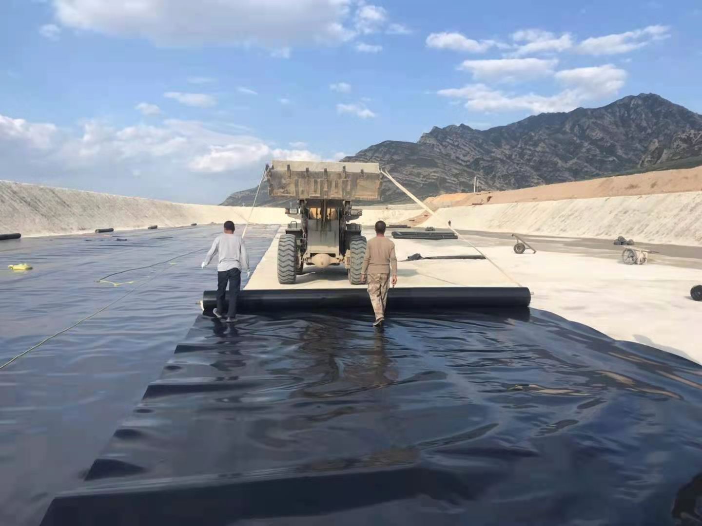 复合橙子视频app在线下载膜与基座和支撑层应压平贴合，避免架空，排除气泡，确保安全。