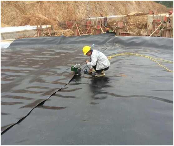 橙子视频app在线下载膜表面与灰土垫层和地基之间的作用机理