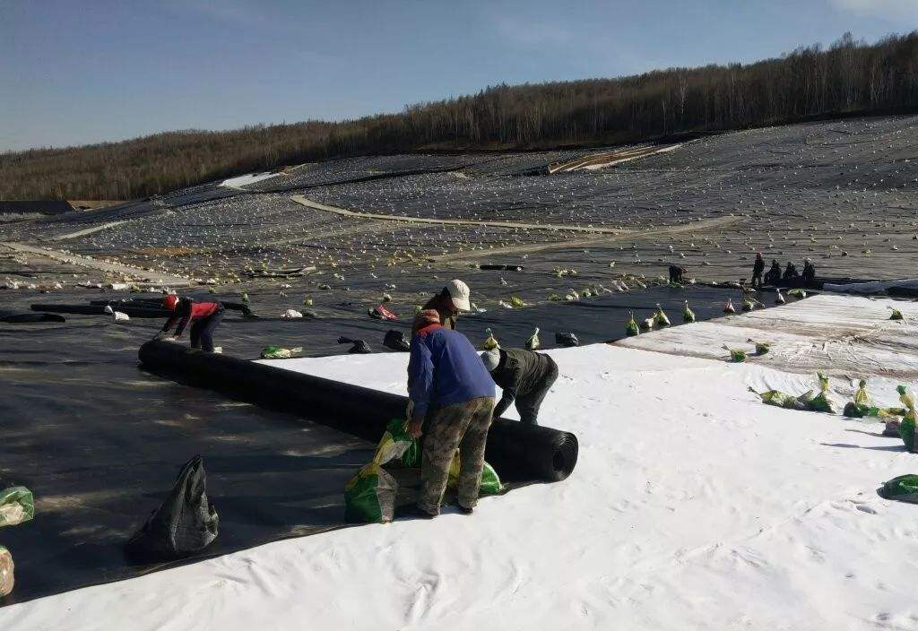 设计荷载和地基不均是决定橙子视频app在线下载膜厚度的重要因素