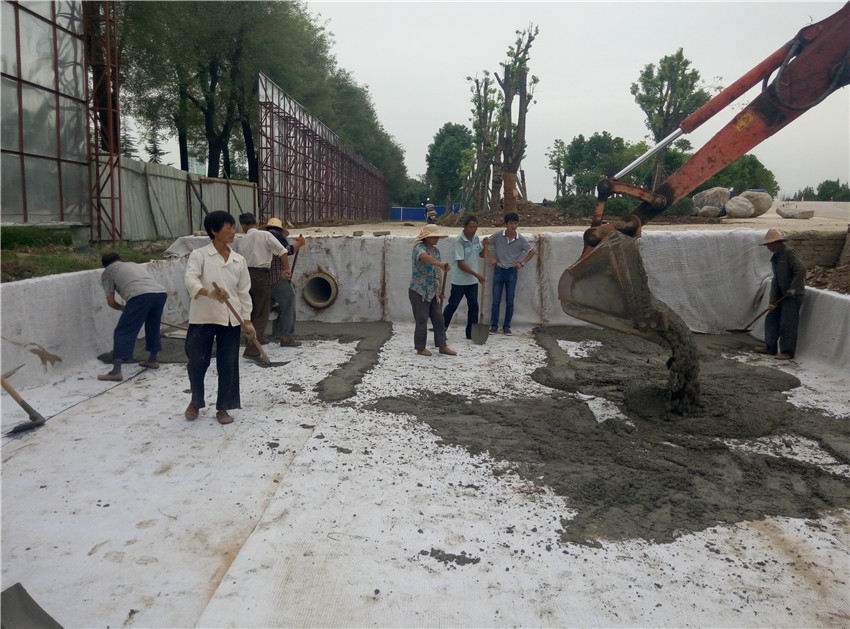 坝坡防滑槽合格铺设复合橙子视频app在线下载膜具备的条件