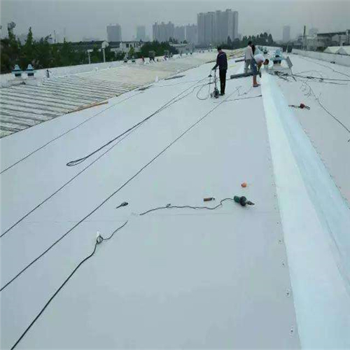 库坝坡橙子视频app在线下载膜的铺设在坝坡夯实达到设计要求