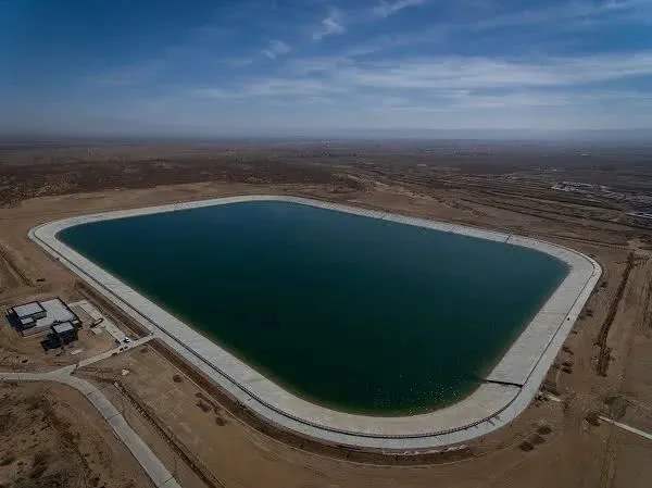 调节池应用橙子视频app在线下载膜进行基础防渗效果好