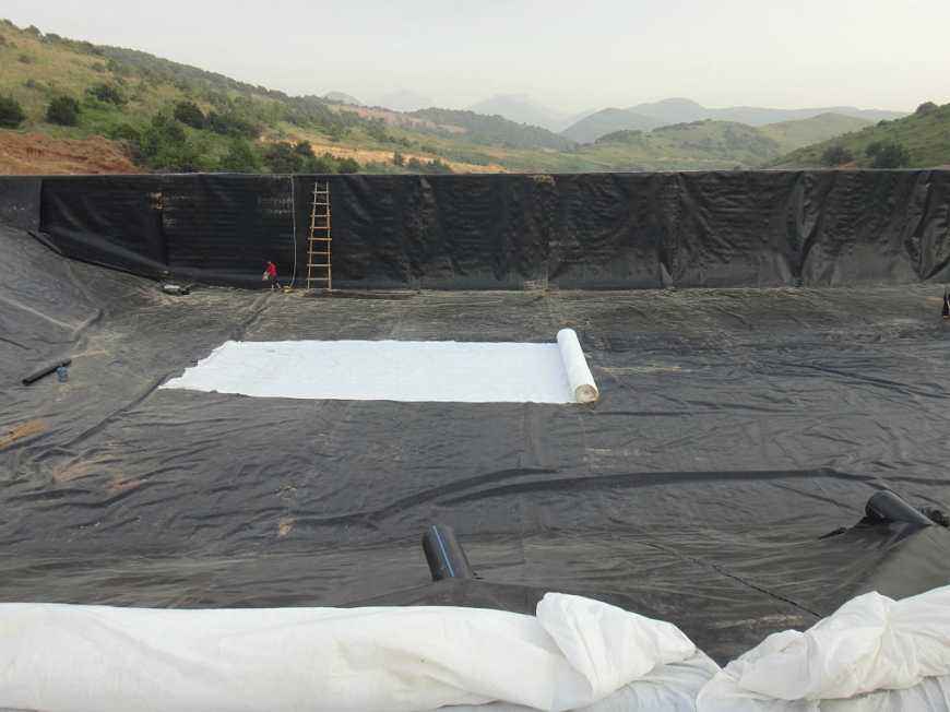 湖底橙子视频app在线下载膜在生态堤中的应用