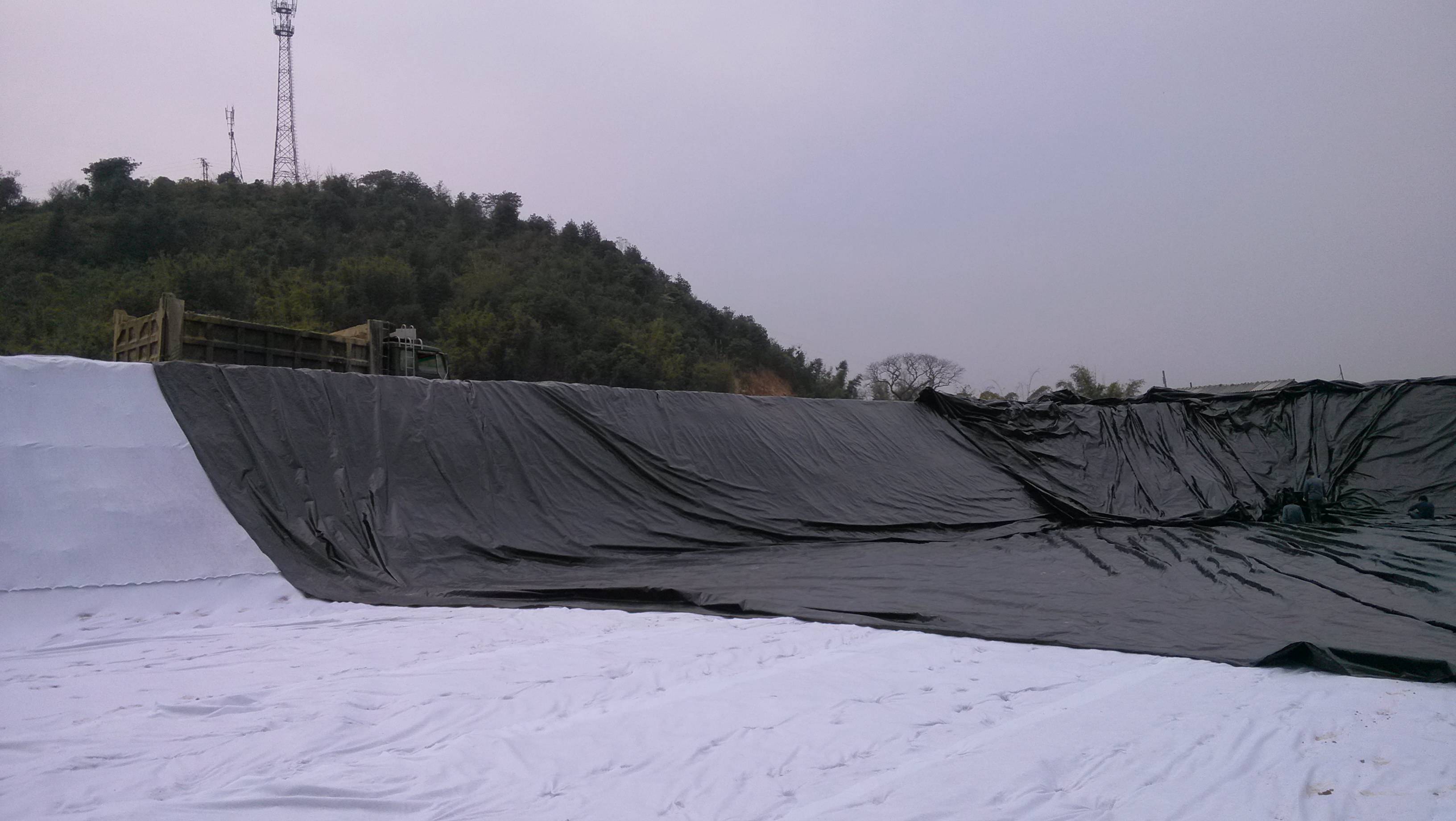 HDPE橙子视频app在线下载膜渠道防渗基槽与铺膜断面的形状有哪几种？
